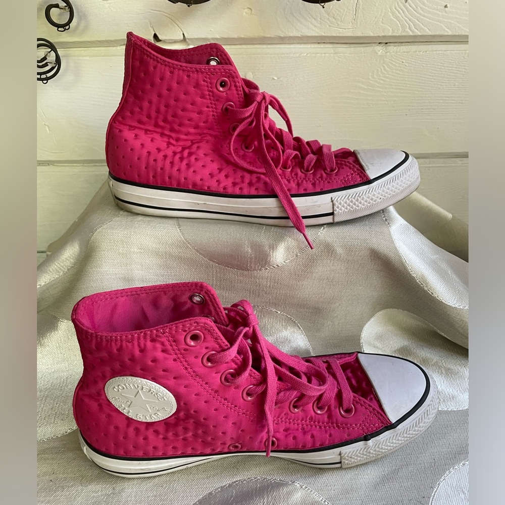 Converse Hot Pink Quilted High Top size W9/M7